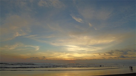 描写天空灰蒙蒙的句子